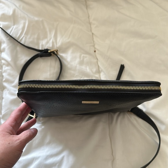 Aldo messenger bag with expandable zipper - Picture 7 of 8